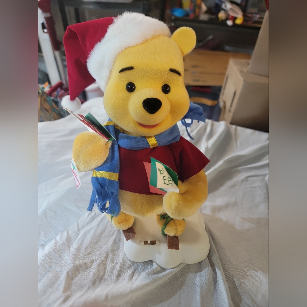 Vtg TELCO Motionettes Winnie the Pooh Animate Christmas Celebration Figure